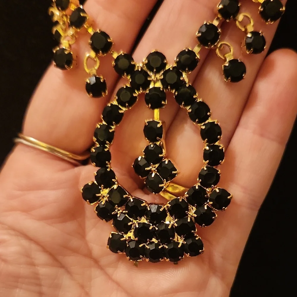 Elegant Black and Gold Necklace With Earrings‎